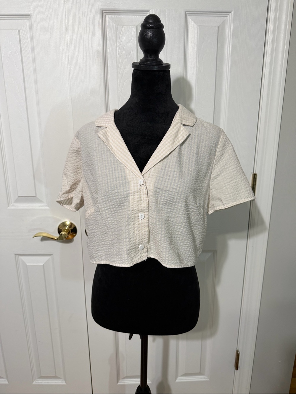 H&M Cream Short-Sleeve Button-Front Crop Shirt
